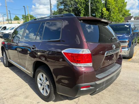 Used 2011 Toyota Highlander 4WD w/ Tech Pkg image 5