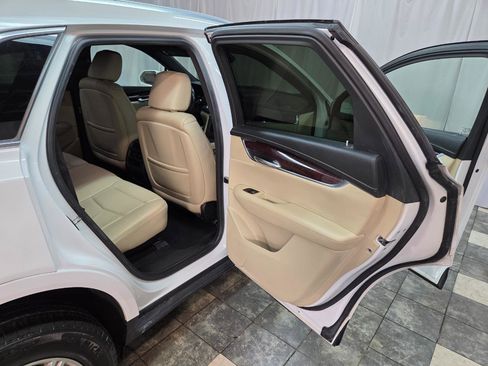 Used 2018 Cadillac XT5 Luxury w/ Driver Awareness Package AWD/4WD image 12