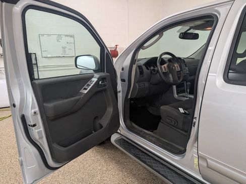 Used 2011 Nissan Pathfinder S AWD/4WD image 6