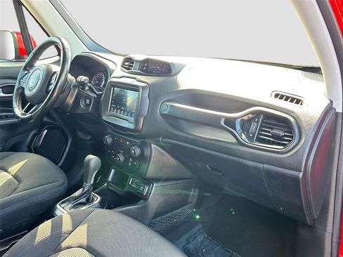 Used 2019 Jeep Renegade Altitude w/ Quick Order Package 2XM FWD image 26