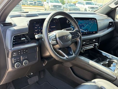 Used 2025 Chevrolet Suburban Z71 image 4