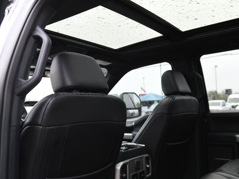 Used 2022 Ford F250 Lariat w/ Black Appearance Package image 40