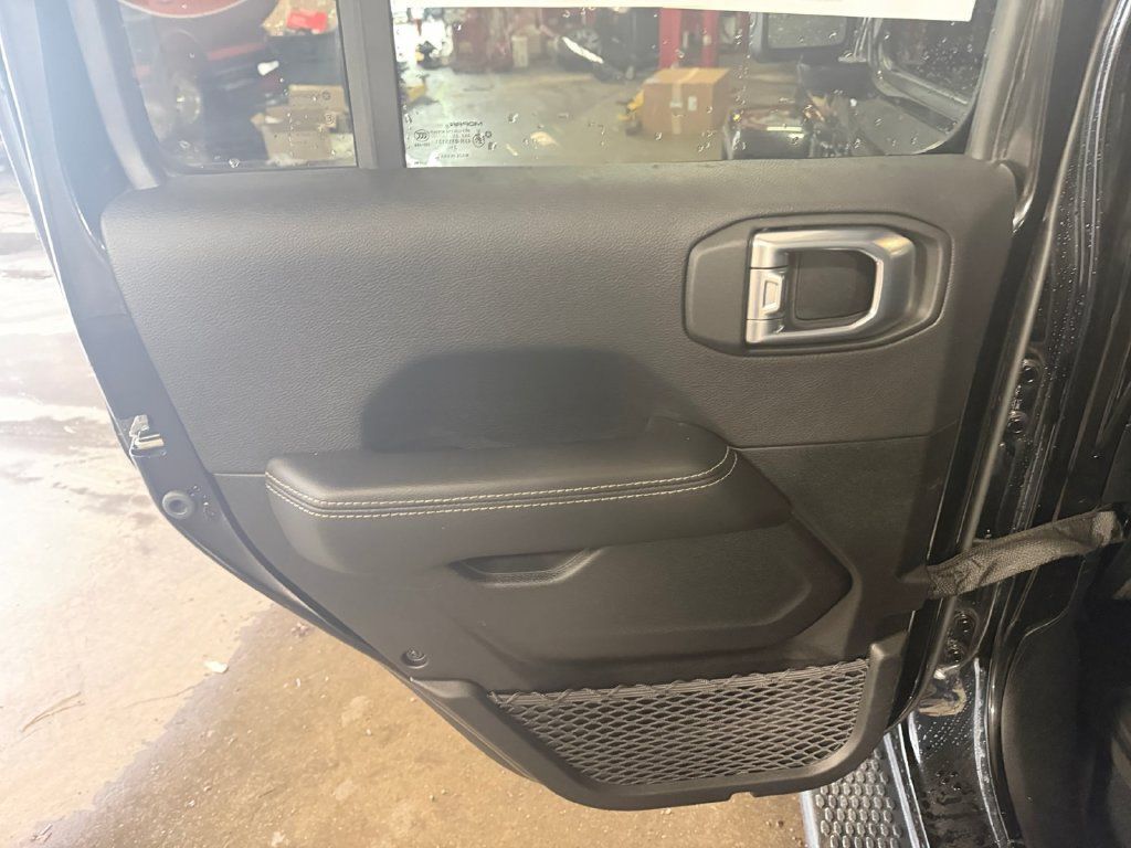 Used 2022 Jeep Wrangler Unlimited Sahara w/ LED Lighting Group AWD/4WD image 27