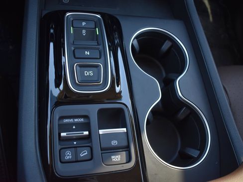 Used 2025 Honda Pilot Elite image 11