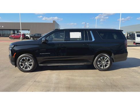 Used 2025 Chevrolet Suburban LS RWD image 5
