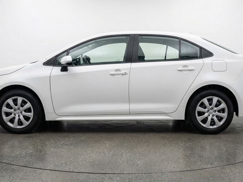 Used 2025 Toyota Corolla LE FWD image 5