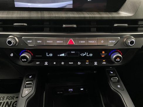 Used 2025 Kia Telluride EX w/ EX Captain's Chair Package AWD/4WD image 26