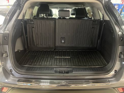 Certified 2024 Toyota Highlander XLE AWD/4WD image 27
