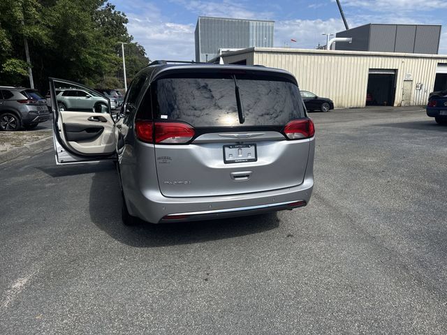 Used 2018 Chrysler Pacifica Touring-L FWD image 36