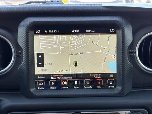 Used 2018 Jeep Wrangler Unlimited Sahara AWD/4WD image 21