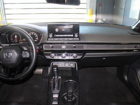 Used 2023 Honda Civic Sport image 25