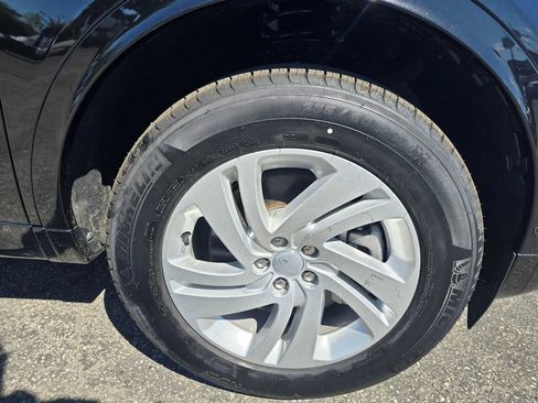 Certified 2024 Land Rover Discovery Sport S image 9