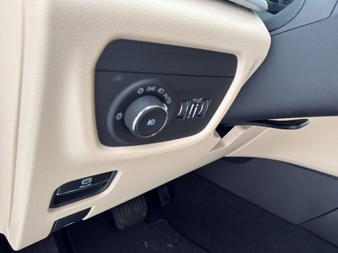 Used 2023 Jeep Grand Cherokee Limited image 14