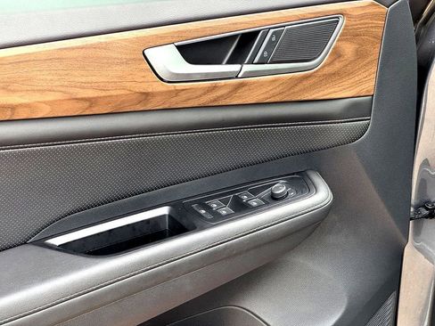 Certified 2025 Volkswagen Atlas SE FWD image 12