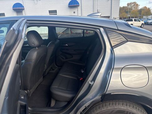 Used 2025 Buick Envista Sport Touring image 23