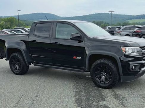Used 2021 Chevrolet Colorado Z71 w/ Z71 Midnight Edition AWD/4WD image 2