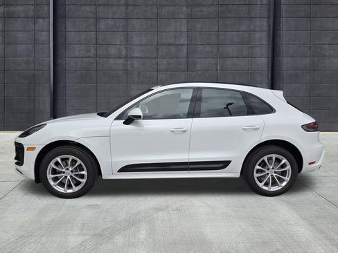 Certified 2025 Porsche Macan AWD/4WD image 2