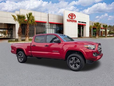 Used 2017 Toyota Tacoma TRD Sport image 1