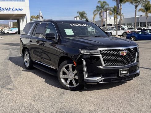 Used 2024 Cadillac Escalade Luxury image 2