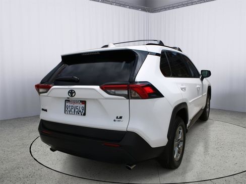 Used 2025 Toyota RAV4 LE AWD/4WD image 8