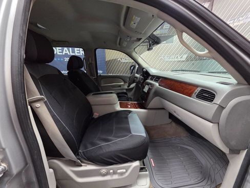 Used 2011 Chevrolet Avalanche LTZ image 25