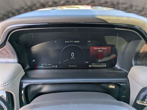 Used 2022 Lincoln Nautilus Reserve w/ Monochromatic Package image 10