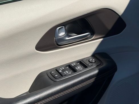 Used 2018 Chrysler Pacifica Touring-L Plus FWD image 23