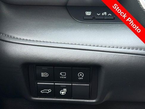 Used 2024 Toyota Highlander Limited image 31