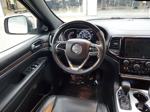 Used 2019 Jeep Grand Cherokee Overland RWD image 12