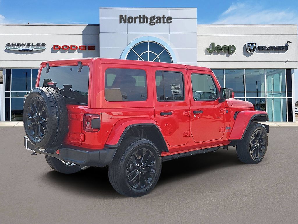 Used 2025 Jeep Wrangler Unlimited Sahara w/ Safety Group AWD/4WD image 4