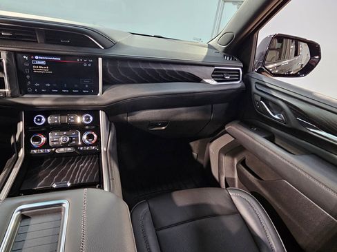 Used 2024 GMC Yukon Denali image 11