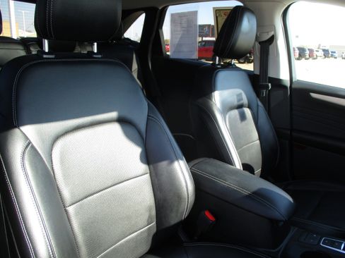 Used 2022 Ford Escape SEL image 46