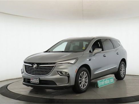 Used 2023 Buick Enclave Essence AWD/4WD image 10