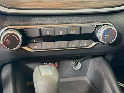 Used 2025 Nissan Altima 2.5 SV image 15