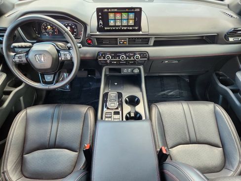 Used 2025 Honda Pilot Black Edition image 16