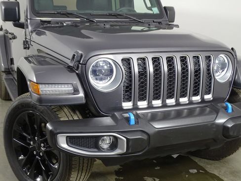 Used 2023 Jeep Wrangler Unlimited Sahara AWD/4WD image 45
