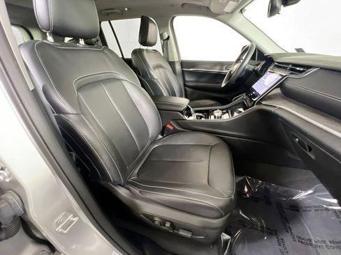 Used 2022 Jeep Grand Cherokee Limited image 28