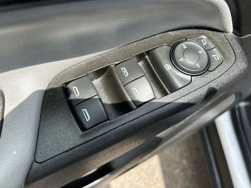 Used 2023 Chevrolet Equinox LS w/ LS Convenience Package FWD image 11