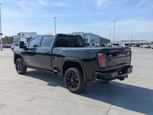 Used 2024 GMC Sierra 2500 AT4 w/ AT4 Premium Plus Package AWD/4WD image 3