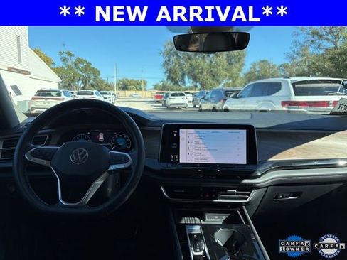 Used 2025 Volkswagen Atlas SE image 13