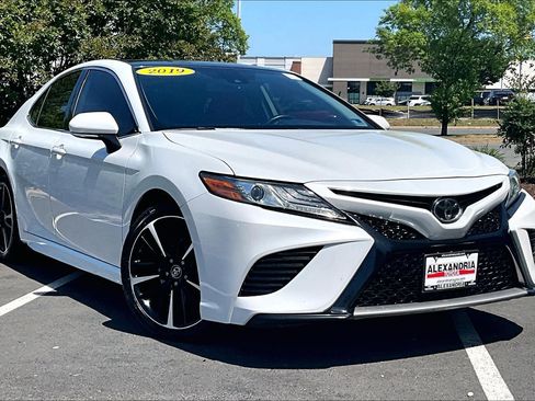 Used 2019 Toyota Camry XSE FWD image 2