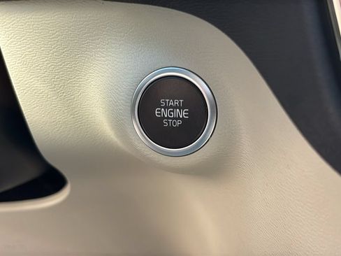 Certified 2026 Volvo XC40 B5 Plus AWD/4WD image 14
