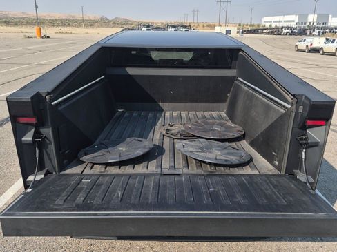 Used 2025 Tesla Cybertruck AWD Crew Cab image 13
