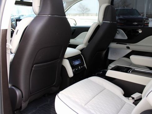 Used 2022 Lincoln Aviator Black Label w/ Dynamic Handling Package image 32