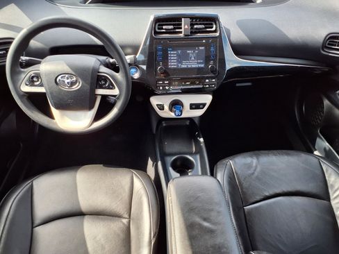 Used 2017 Toyota Prius Two w/ Prius Two Safety Plus Package FWD image 4