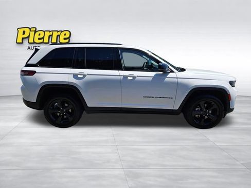 Used 2023 Jeep Grand Cherokee Limited w/ Luxury Tech Group II AWD/4WD image 6