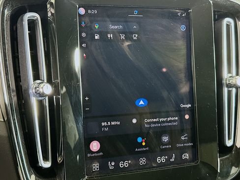 Used 2025 Volvo XC40 B5 Plus image 22