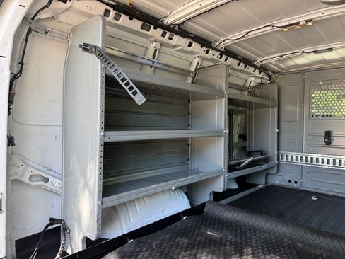 Used 2015 Chevrolet Express 2500 RWD image 22