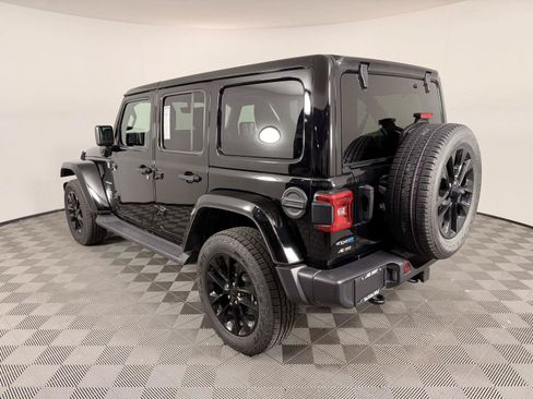Used 2021 Jeep Wrangler Unlimited Sahara AWD/4WD image 3