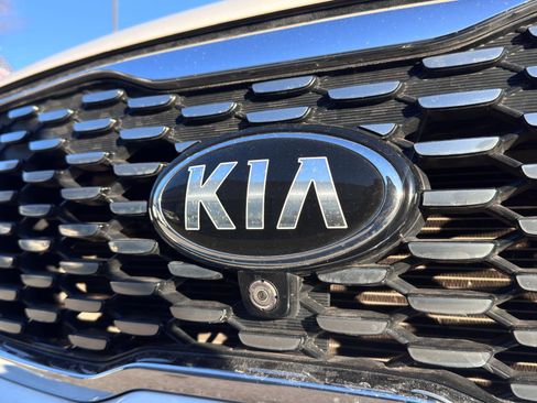 Used 2020 Kia Sorento SX image 11